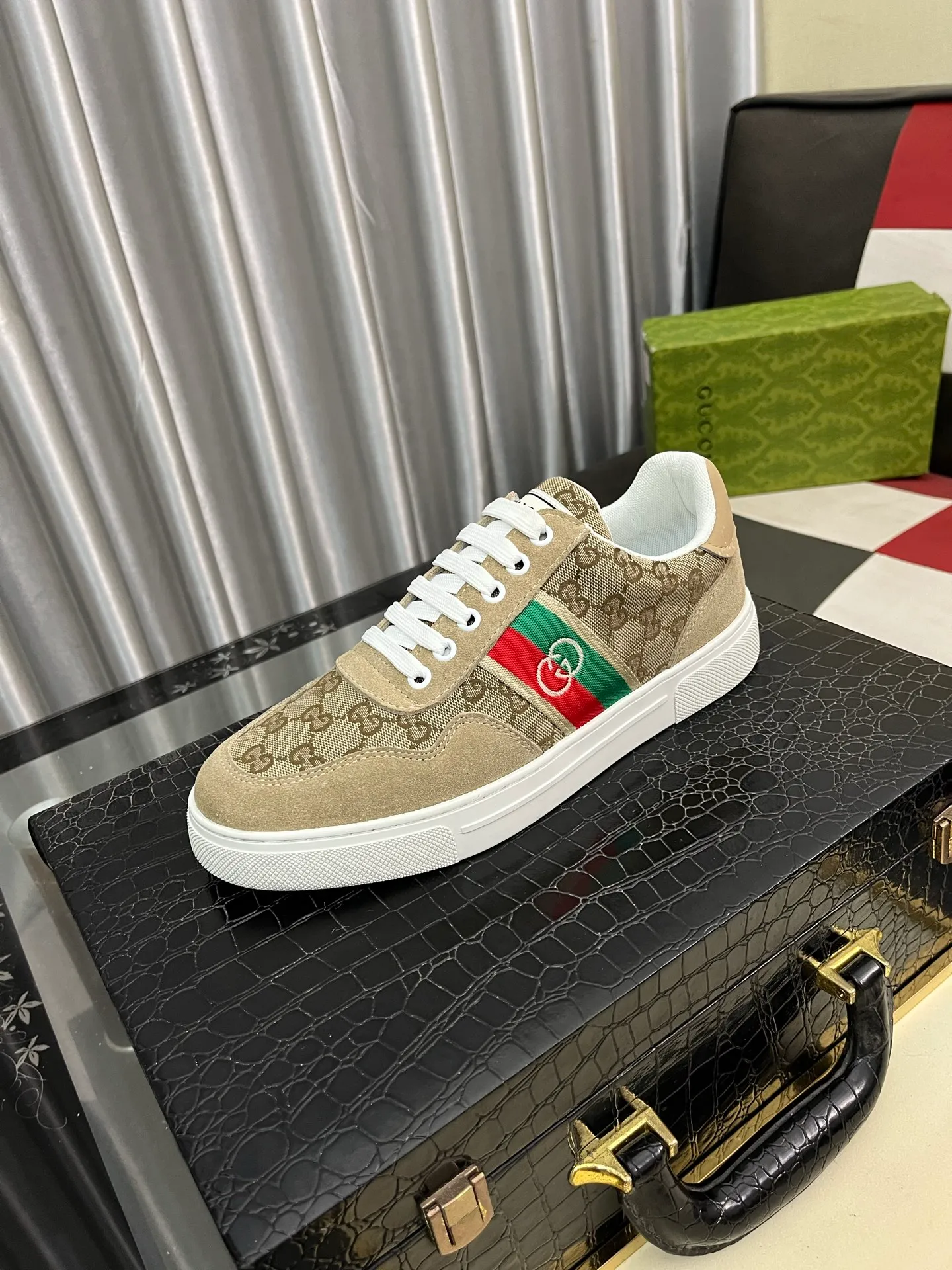 Men's shoes 💰440⌚️⌚️ (GUCCI) Men's casual shoes from Gucci's official website, the same style, the upper is made of cowhide with imported new brand elements Gucci, showing a good atmosphere, simple design, super versatile, 🐑 leather lining, air-cushion rubber outsole, size 38-443️⃣ colors available